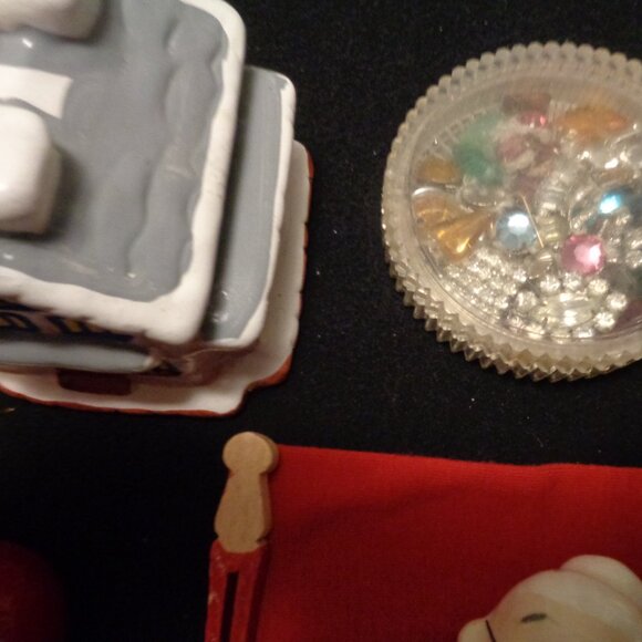 JUNK DRAWER CHRISTMAS DODADS LOOSE BEJEWELS DOLL SLEEPING BAG ETC. LOT - Picture 13 of 14